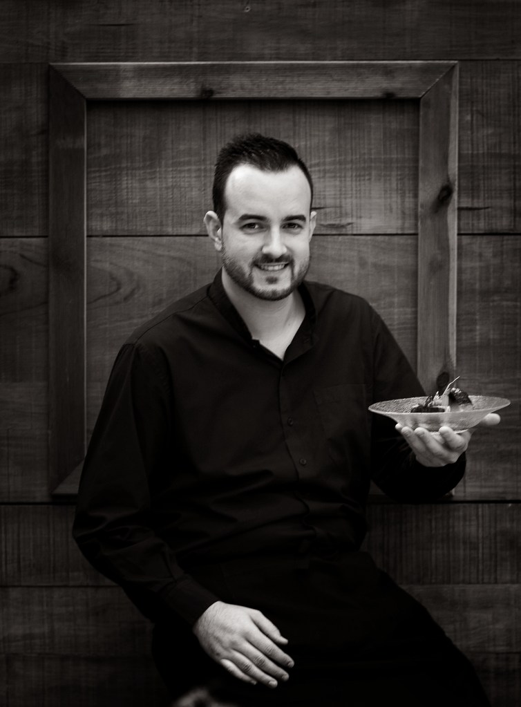 camarero A horta do Obradoiro - @lianasolis